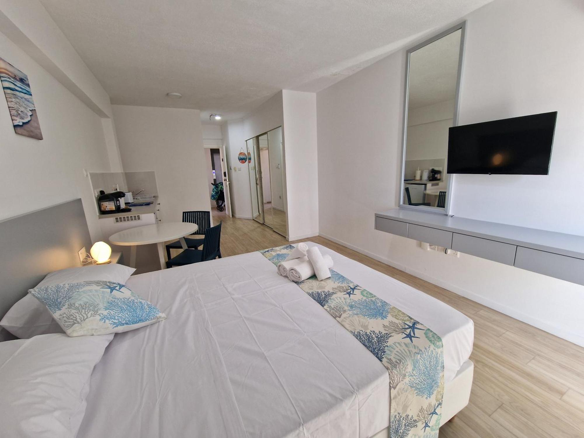 Kitieos Apts 100m From Finikoudes Apartment